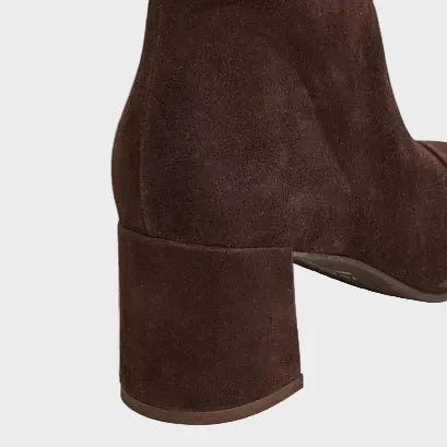 Alma – Veloursleder-Stiefelette mit Absatz