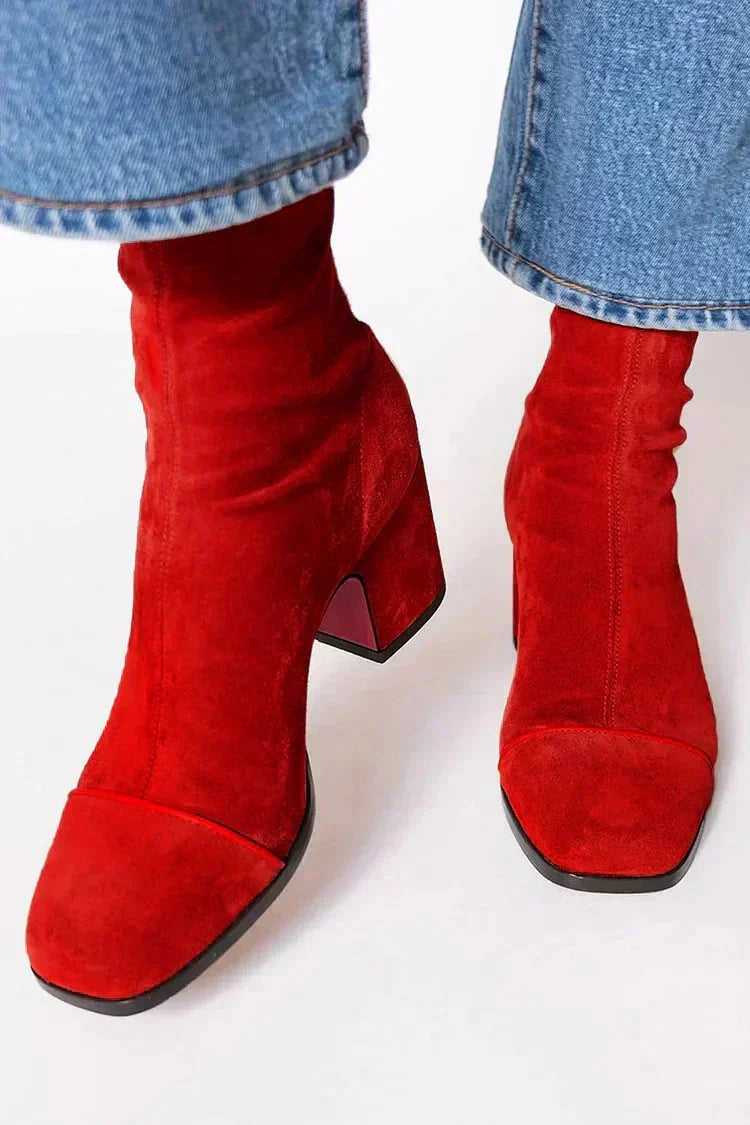 Alma – Veloursleder-Stiefelette mit Absatz