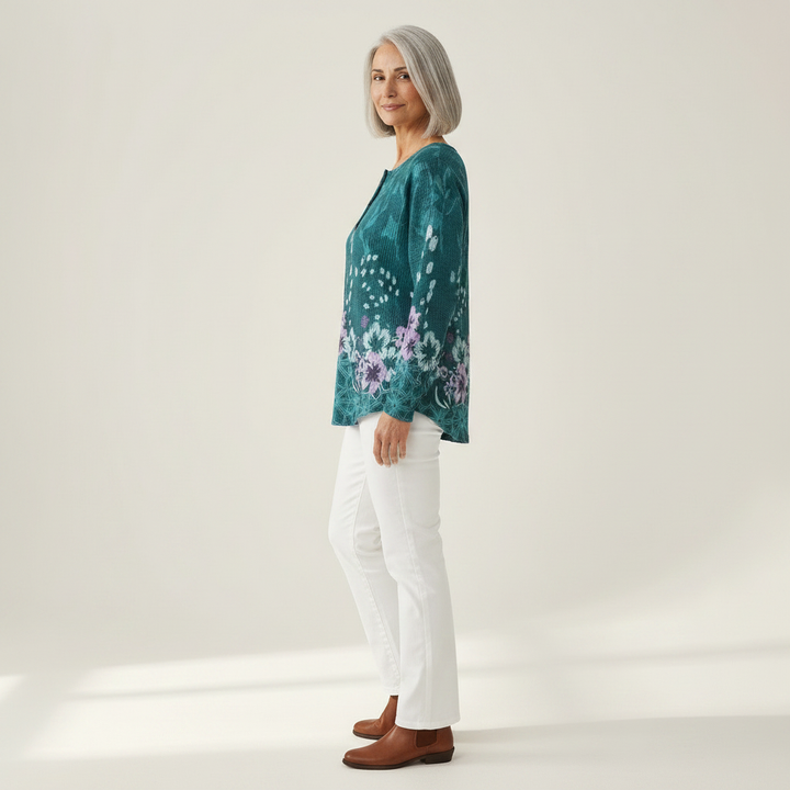 Yolande – Türkise Pulli mit Blüemli