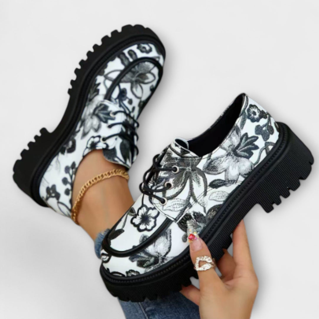 Sieglinde – Retro-Loafer mit Blüememuster