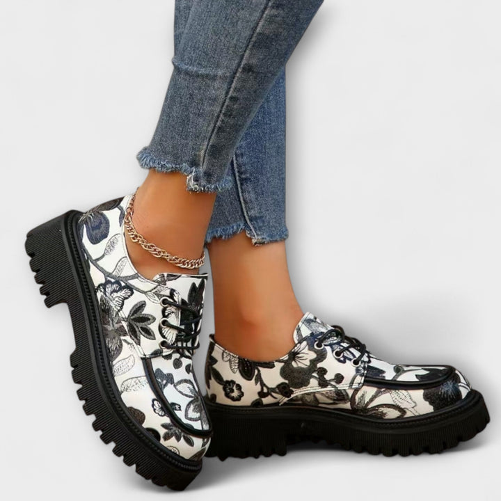 Sieglinde – Retro-Loafer mit Blüememuster