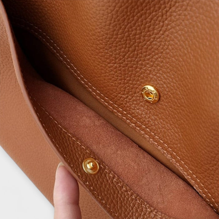 Cécile. – Handgmachti Läderhandtasche