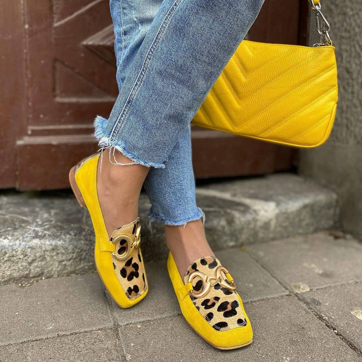 Roswitha – Gälbi Loafer mit Leopardä-Akzent