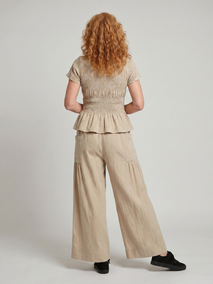 Eirenne | Set mit gesmoktem Top mit Schössli-Detail und wiite Hose