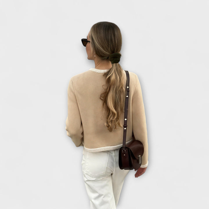 Klassische Pullover mit Ziertäsche