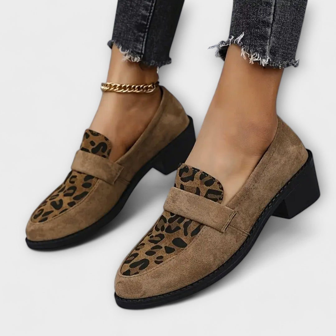 Kriemhilde – Wildleder-Loafer mit Leoparde-Füetterig