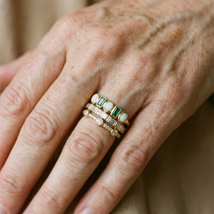 Vintage-Ringe mit wiissem und grüenem Opal