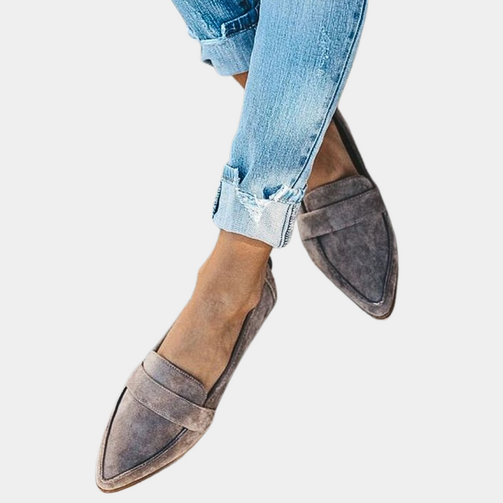 Ottilie – Schwarzi spitzigi Wildleder-Loafer