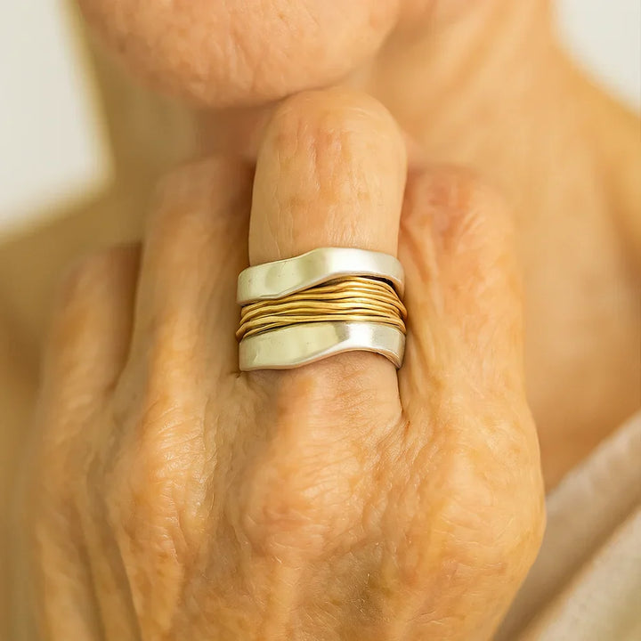Silberring mit Goldfäde