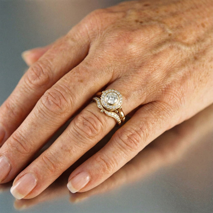 Vintage-Ring-Set us Gold und Zirkonia