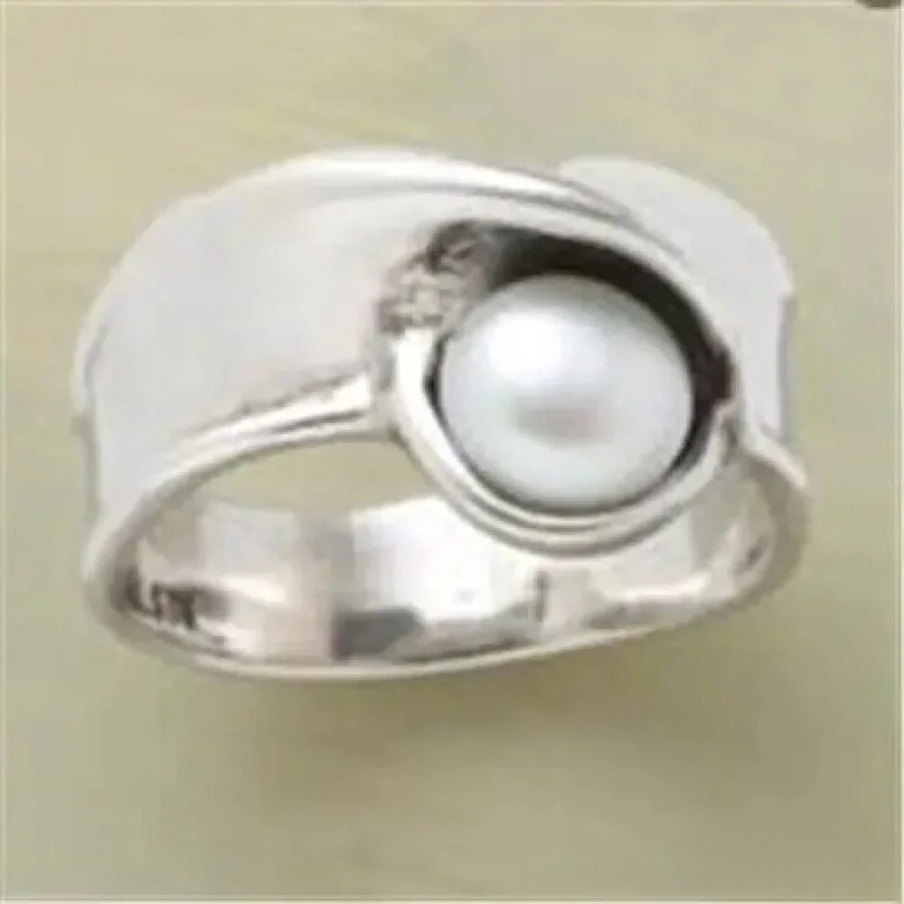Retro-Ring mit iiglegter Perle