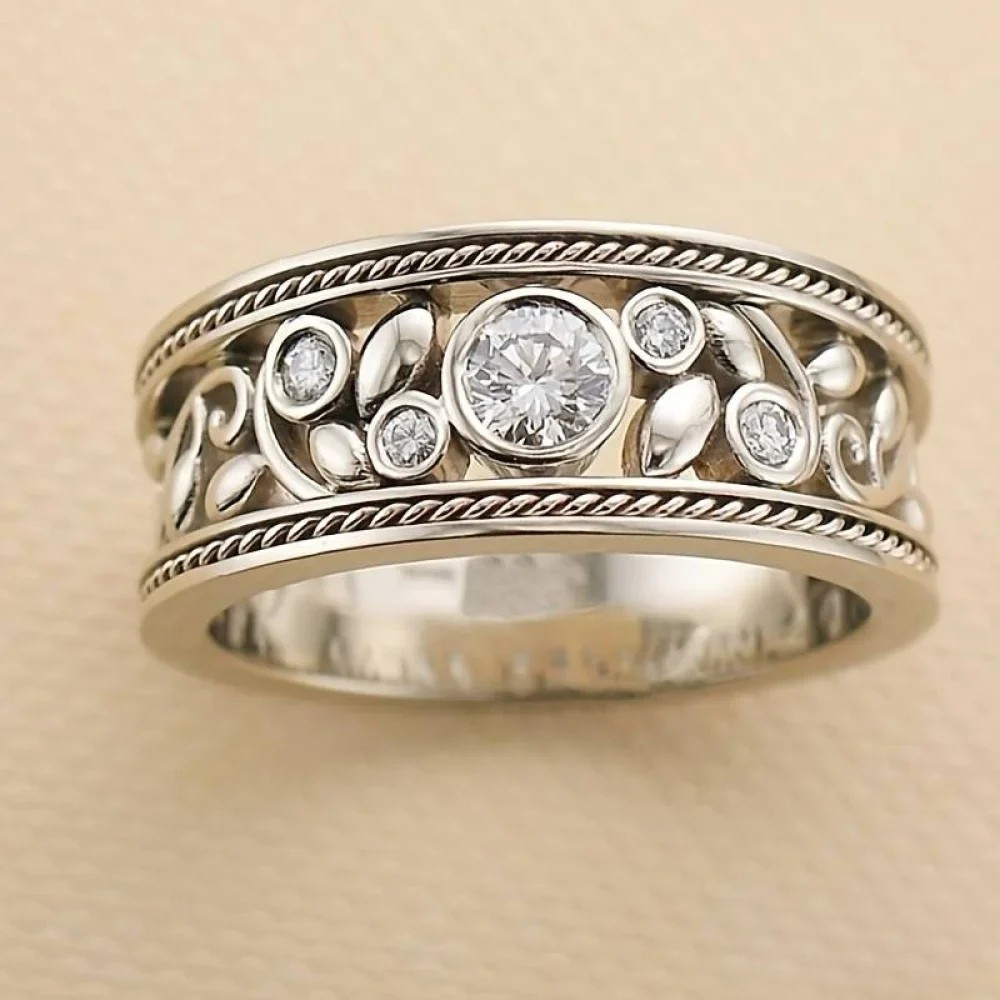 Antike Ring mit eme lüchtende Stei