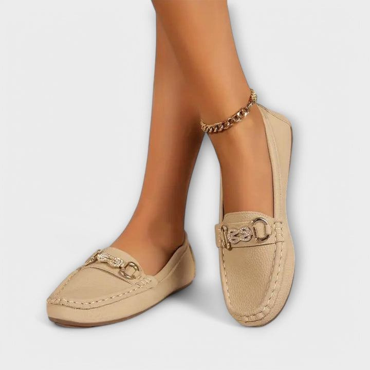 Liesbeth – Schwarzi Loafer mit Spange