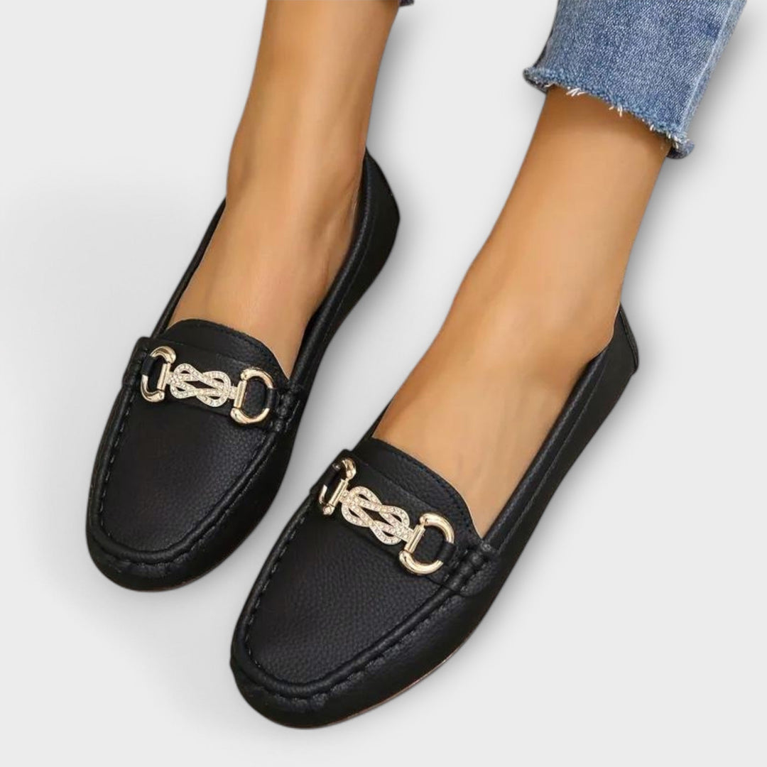 Liesbeth – Schwarzi Loafer mit Spange