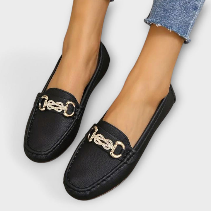 Liesbeth – Schwarzi Loafer mit Spange