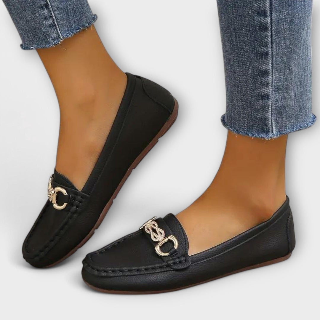 Liesbeth – Schwarzi Loafer mit Spange