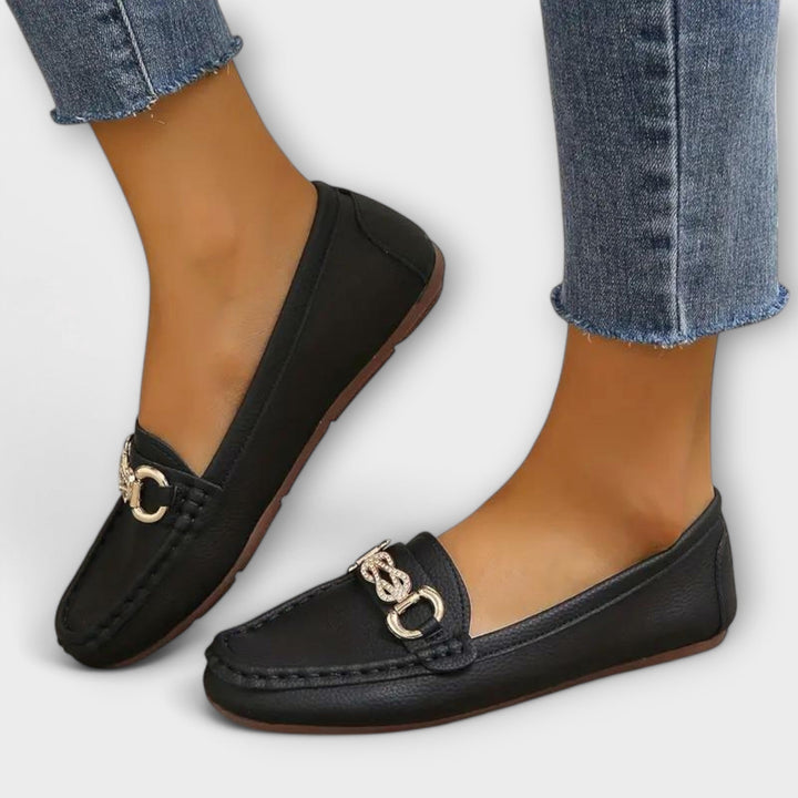 Liesbeth – Schwarzi Loafer mit Spange