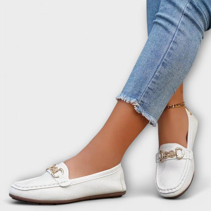 Liesbeth – Schwarzi Loafer mit Spange