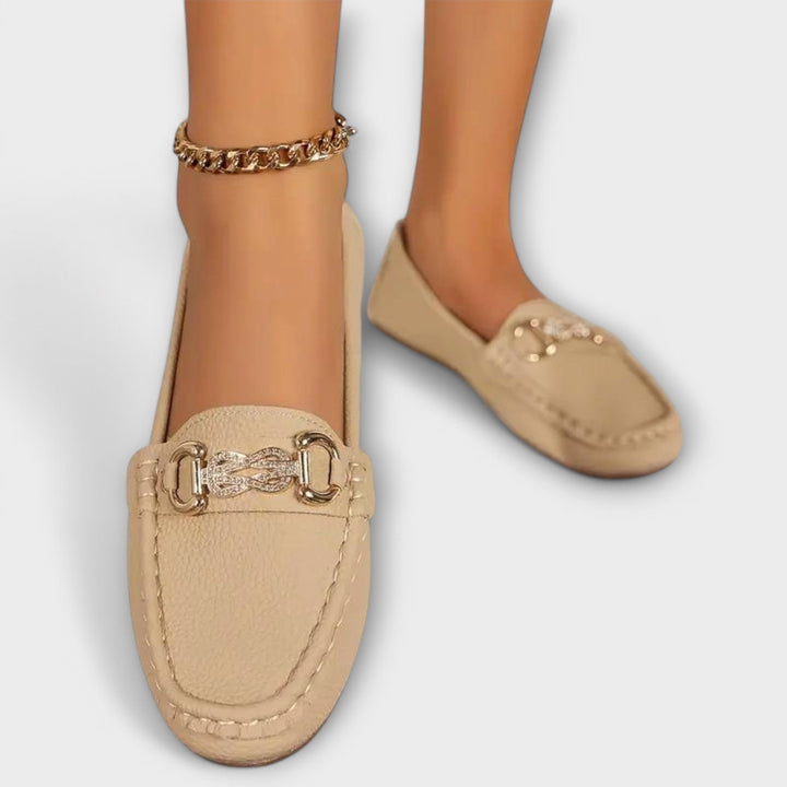 Liesbeth – Schwarzi Loafer mit Spange