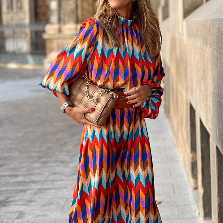 Cassandra - Vibrantes geometrisches Kleid