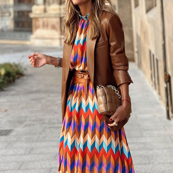 Cassandra - Vibrantes geometrisches Kleid