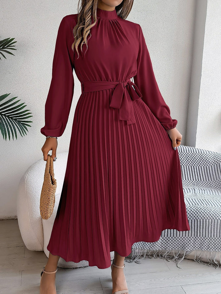 Martine | Plissierts Maxi-Chleid mit Gürtel