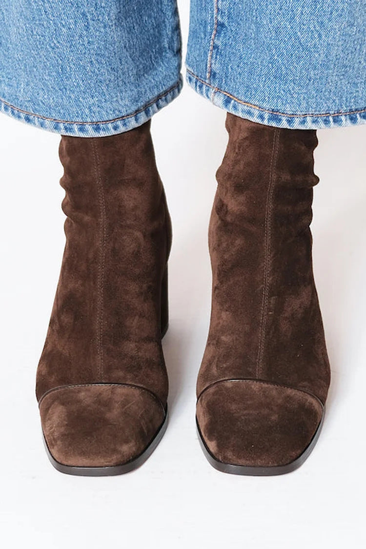 Alma – Veloursleder-Stiefelette mit Absatz