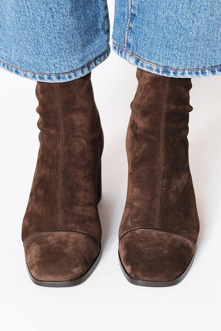 Alma – Veloursleder-Stiefelette mit Absatz