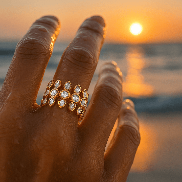 Morgeschmuck mit glänzende Edelstei