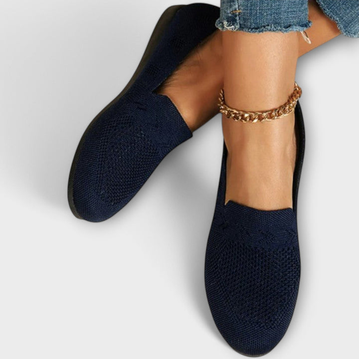 Adelheid – Hellblaui Strick-Loafer
