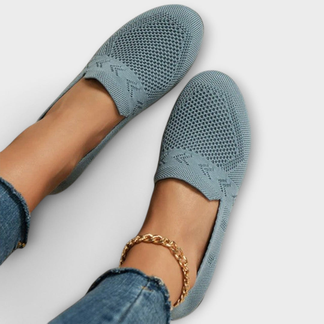 Adelheid – Hellblaui Strick-Loafer