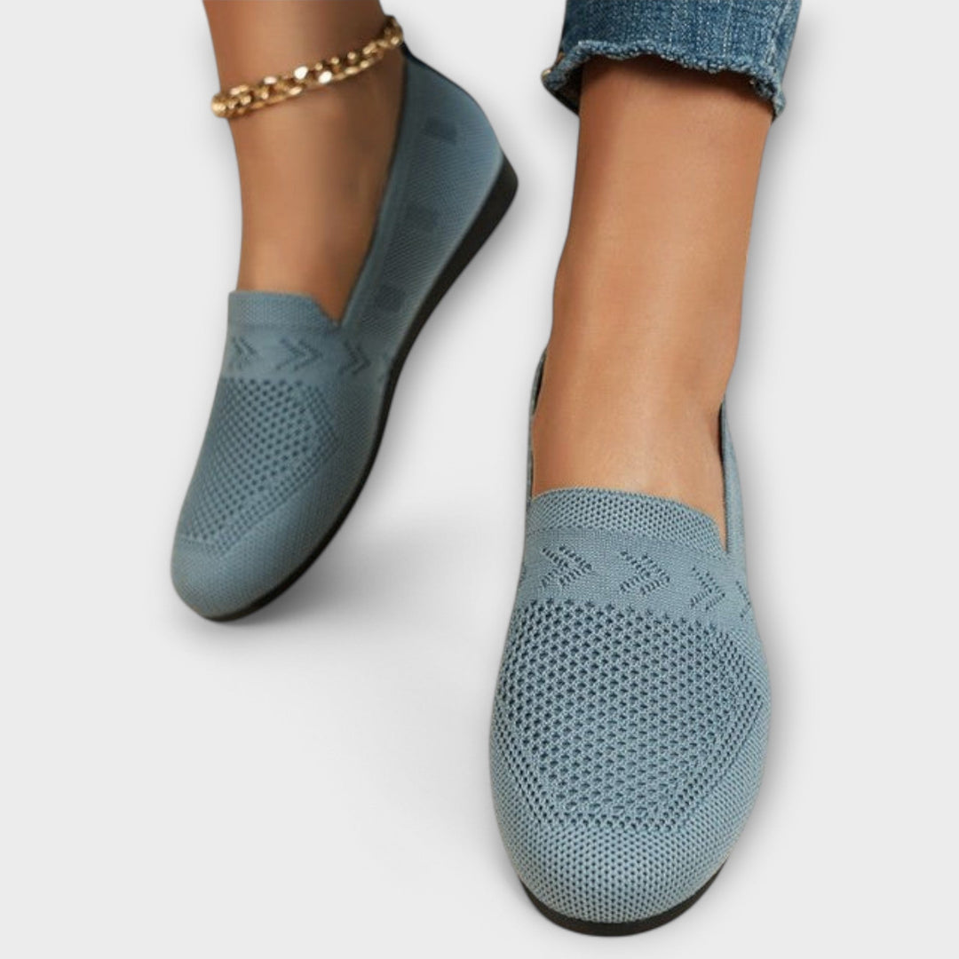 Adelheid – Hellblaui Strick-Loafer
