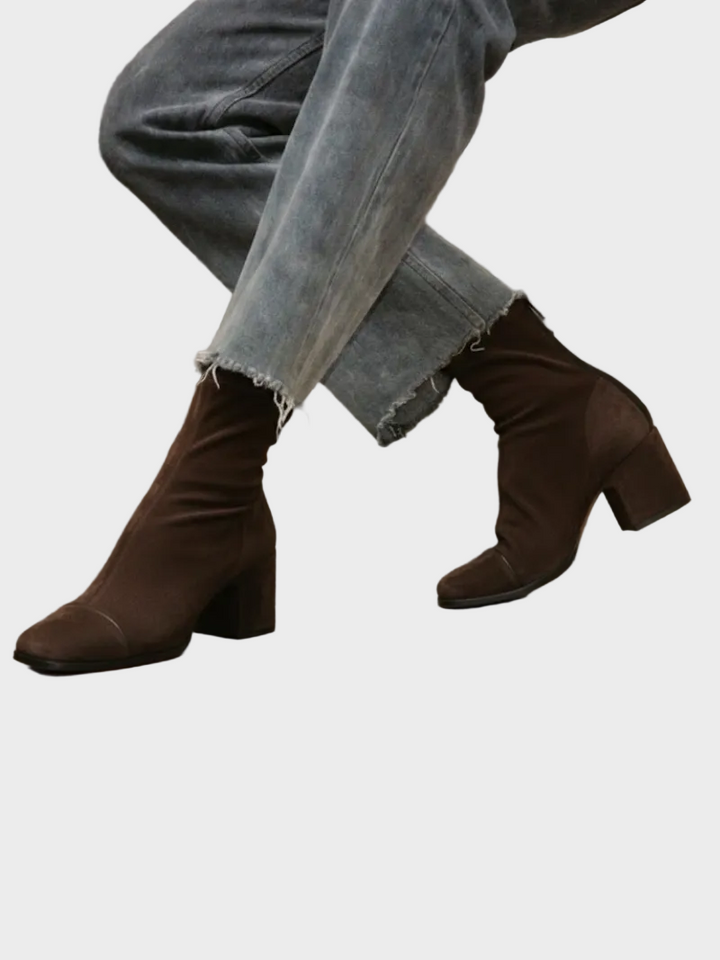 Alma – Veloursleder-Stiefelette mit Absatz