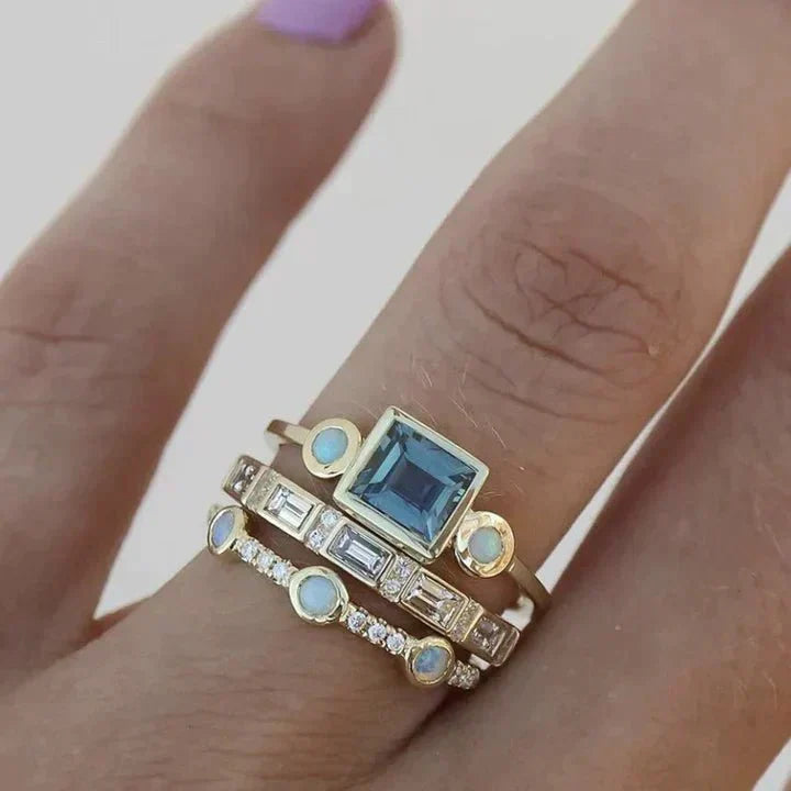 Vintage-Halschetti mit blauem Kristall