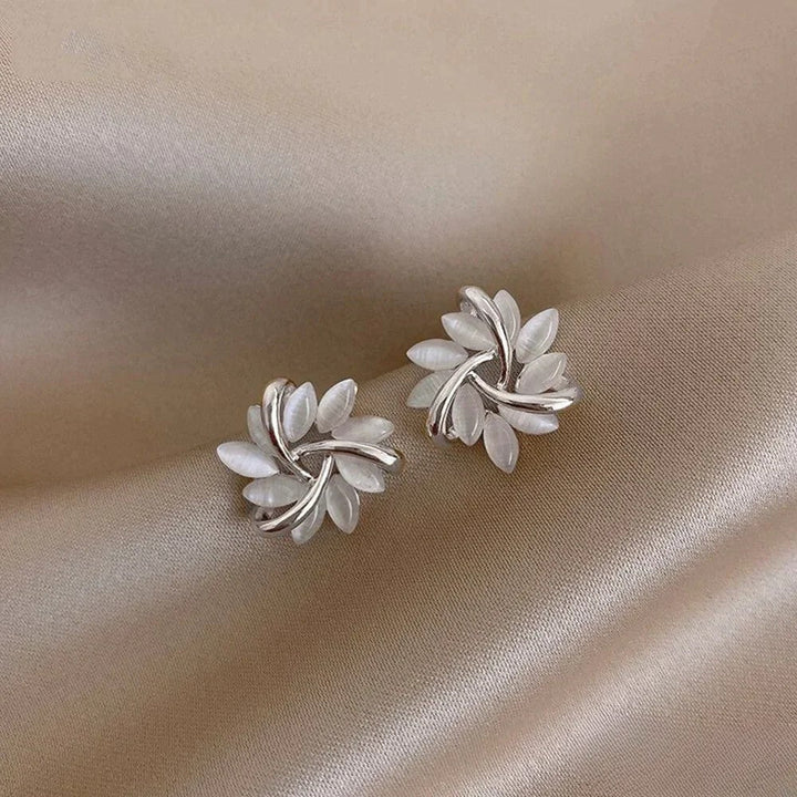 Eleganti goldfarbigi mit exquisite Opal-Blüete-Motive