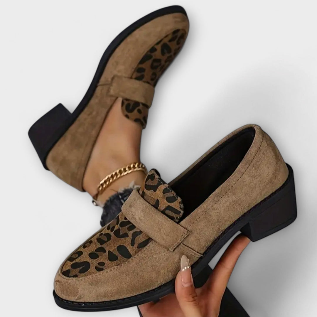 Kriemhilde – Wildleder-Loafer mit Leoparde-Füetterig