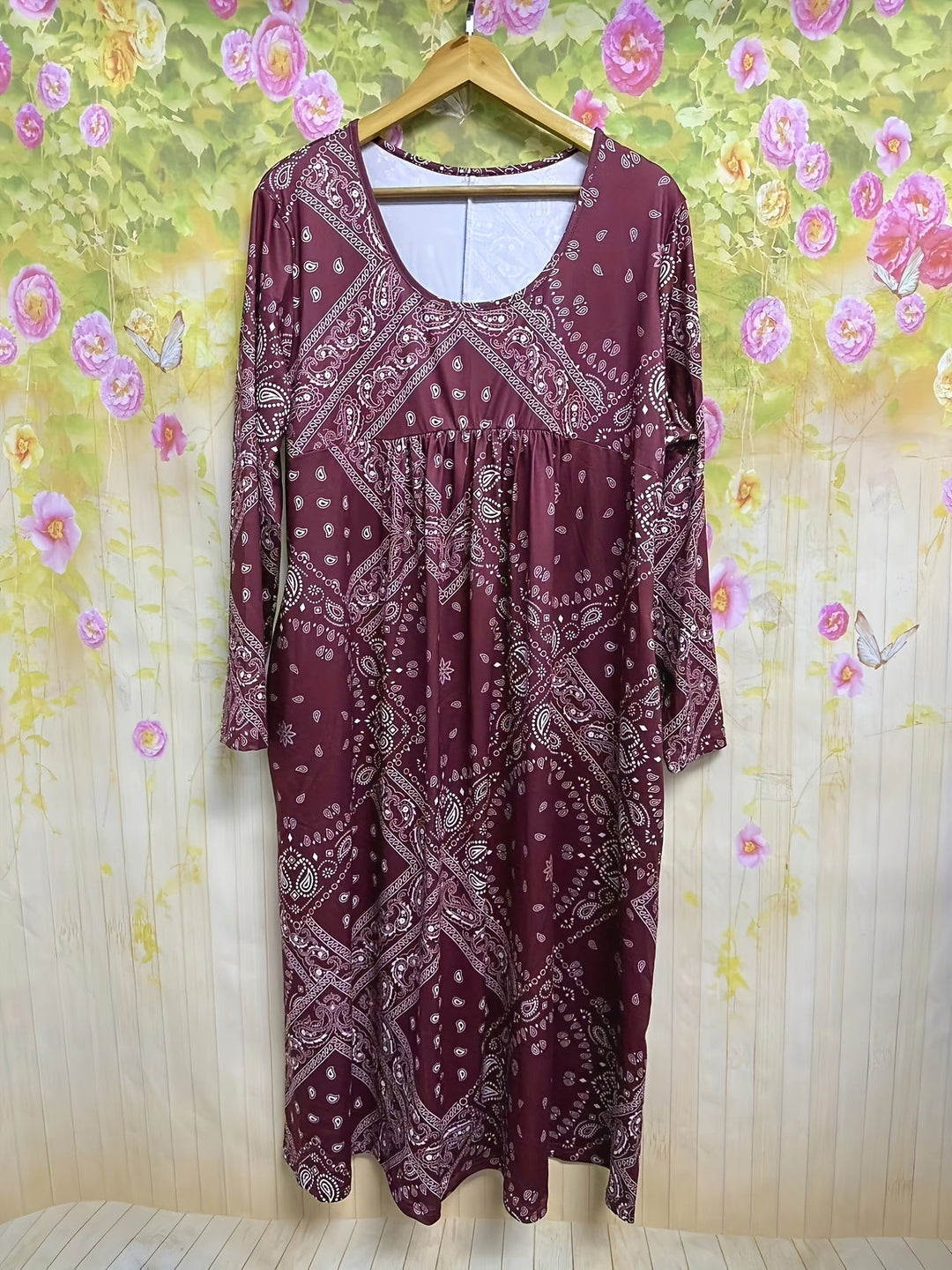 ELOWEN | MIDI-KLEID MIT LANGEN ÄRMELN LÄSSIG