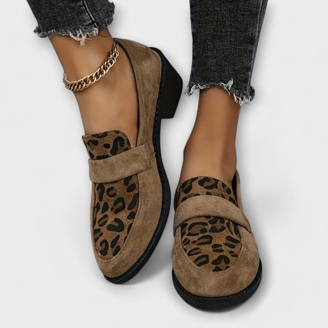 Kriemhilde – Wildleder-Loafer mit Leoparde-Füetterig
