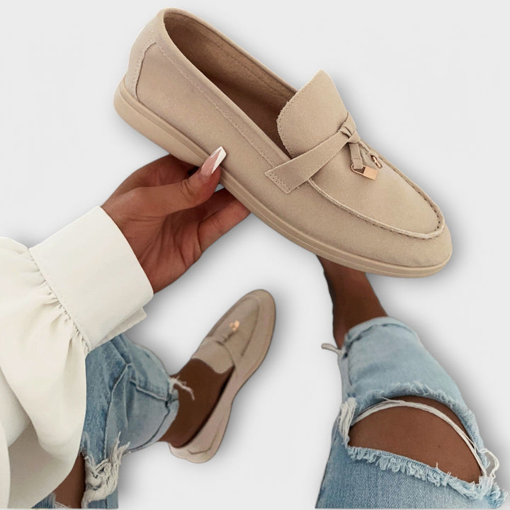 Sieglind – Beige Loafer mit Schnälle