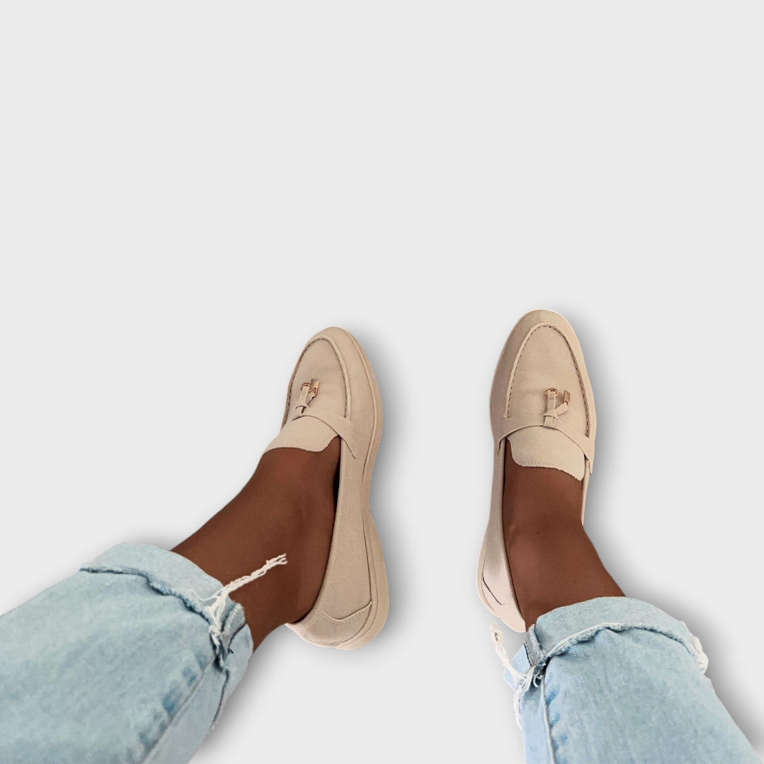 Sieglind – Beige Loafer mit Schnälle