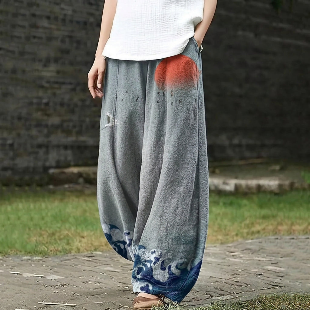 Constance – Graui wiiti Hose mit Wälle-Muster