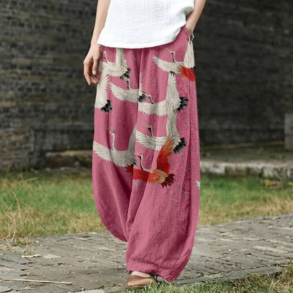Noémie – Wiiti rosa Hose mit em Kranichmuster