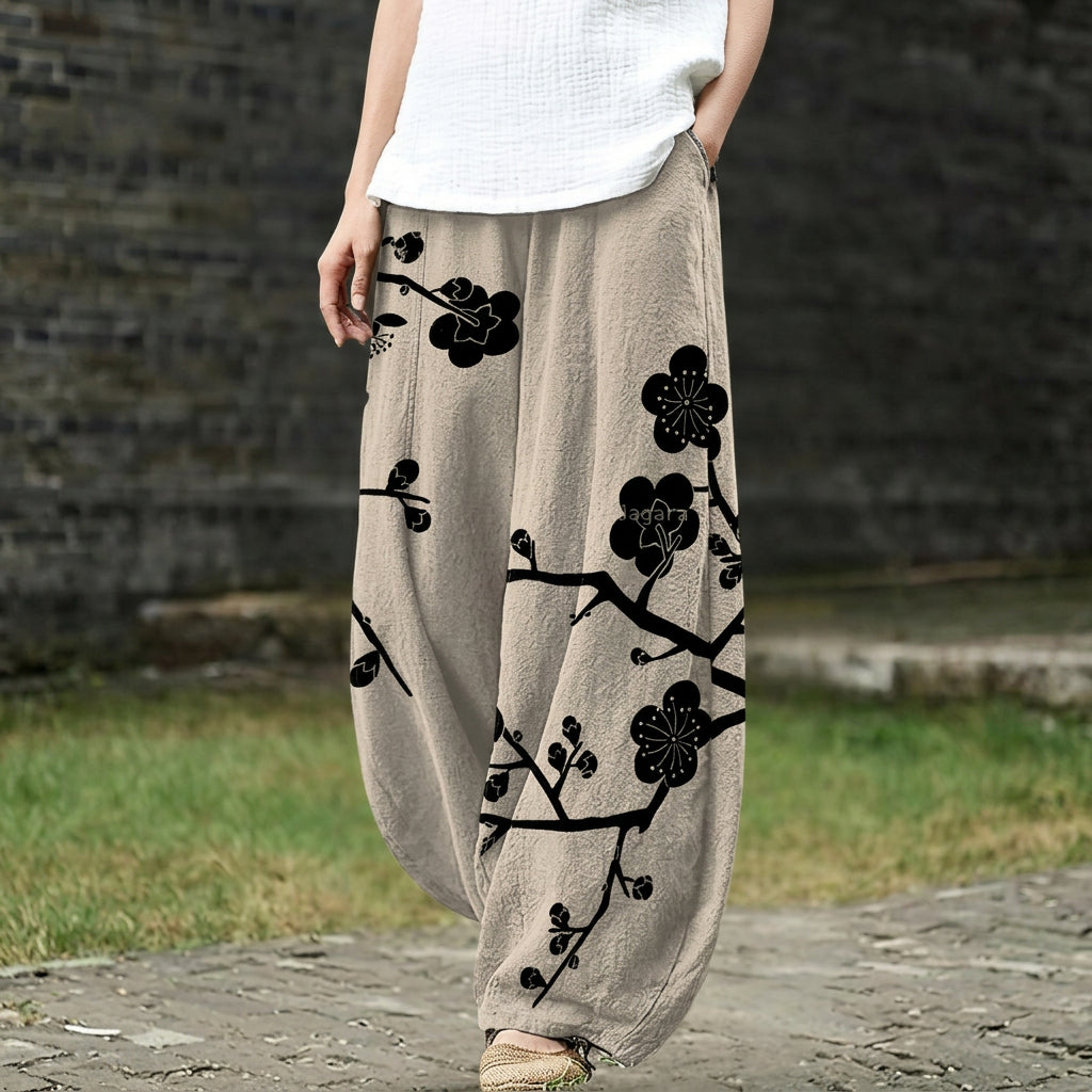 Céleste – Beigi, wiit gschnitte Hose mit floralem Muster