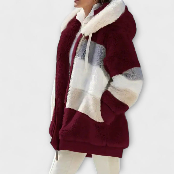 Erika - Beige kuschelige Winterjacke mit Colour-Block